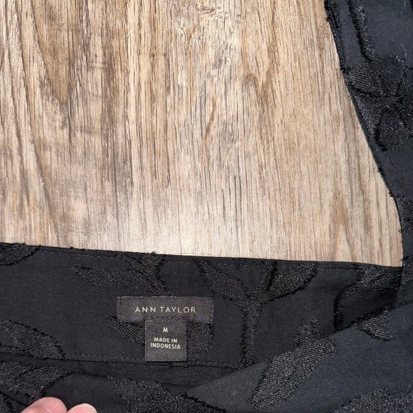 Ann Taylor • 3D Floral Flutter Sleeve Peplum Top - Picture 3 of 9